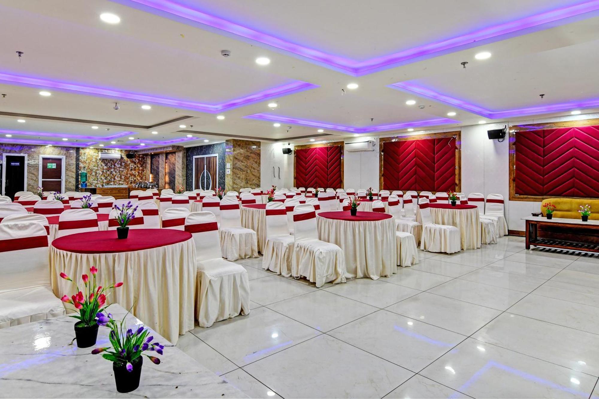 迪卡 Townhouse The Grand Touch & The Royal Touch酒店 外观 照片