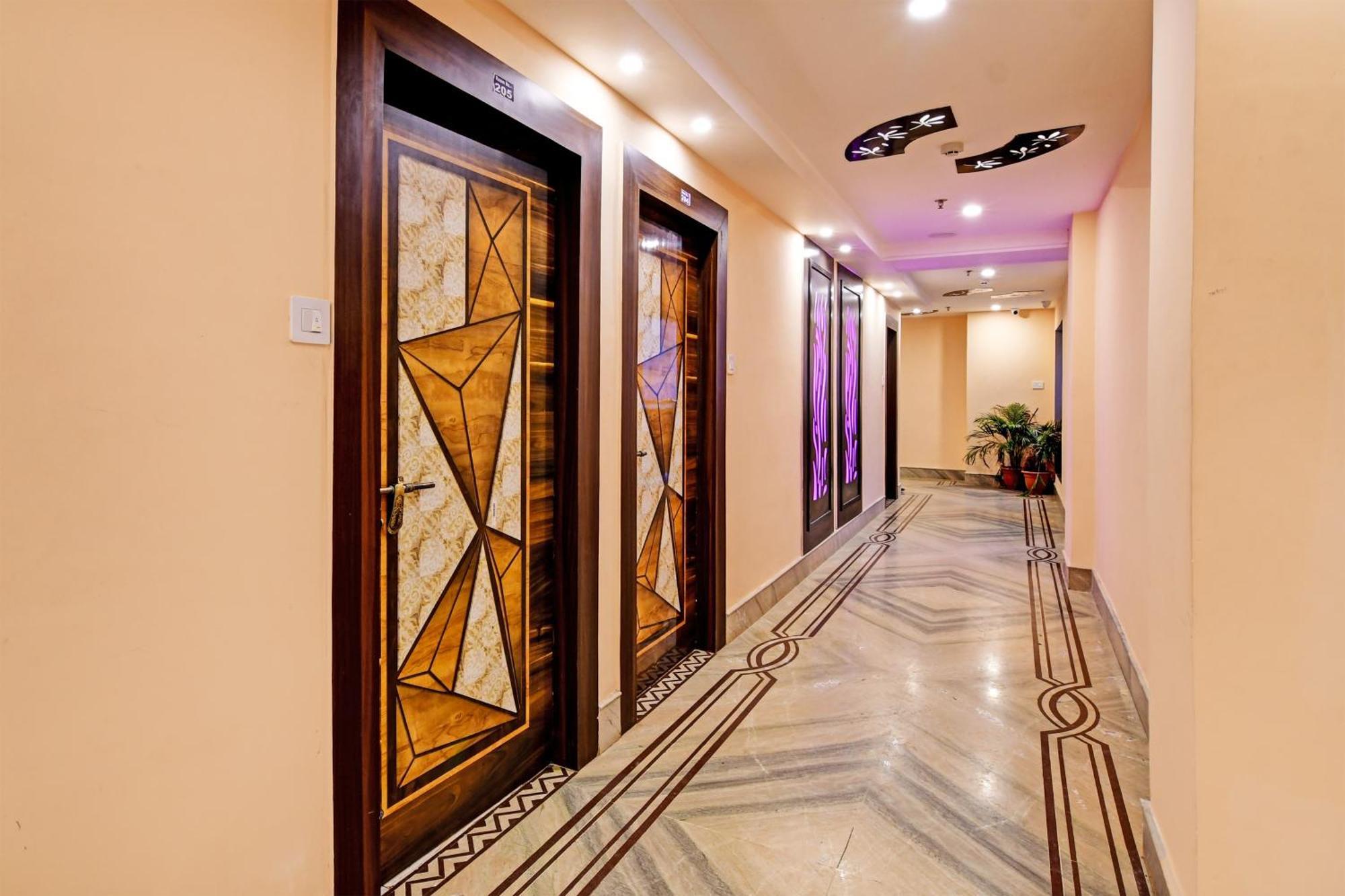 迪卡 Townhouse The Grand Touch & The Royal Touch酒店 外观 照片
