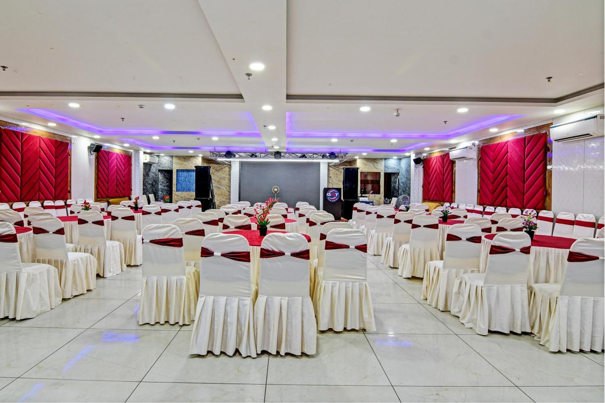 迪卡 Townhouse The Grand Touch & The Royal Touch酒店 外观 照片