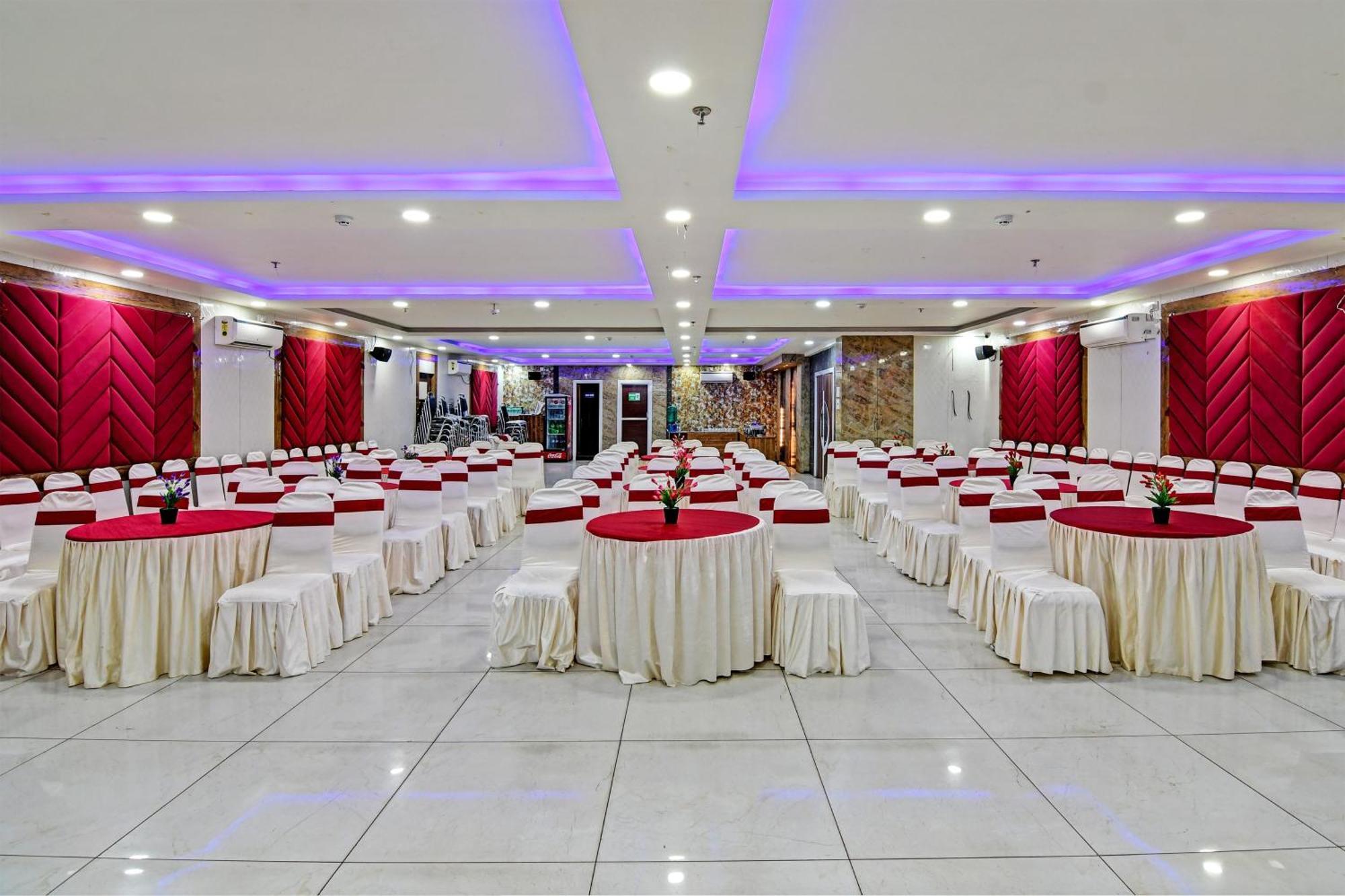 迪卡 Townhouse The Grand Touch & The Royal Touch酒店 外观 照片