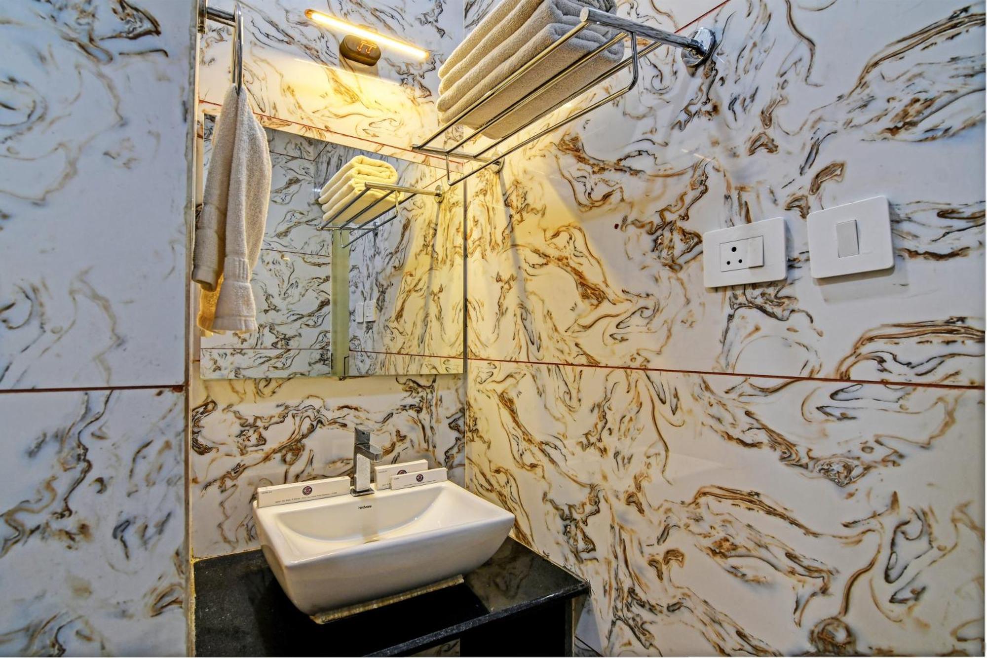 迪卡 Townhouse The Grand Touch & The Royal Touch酒店 外观 照片