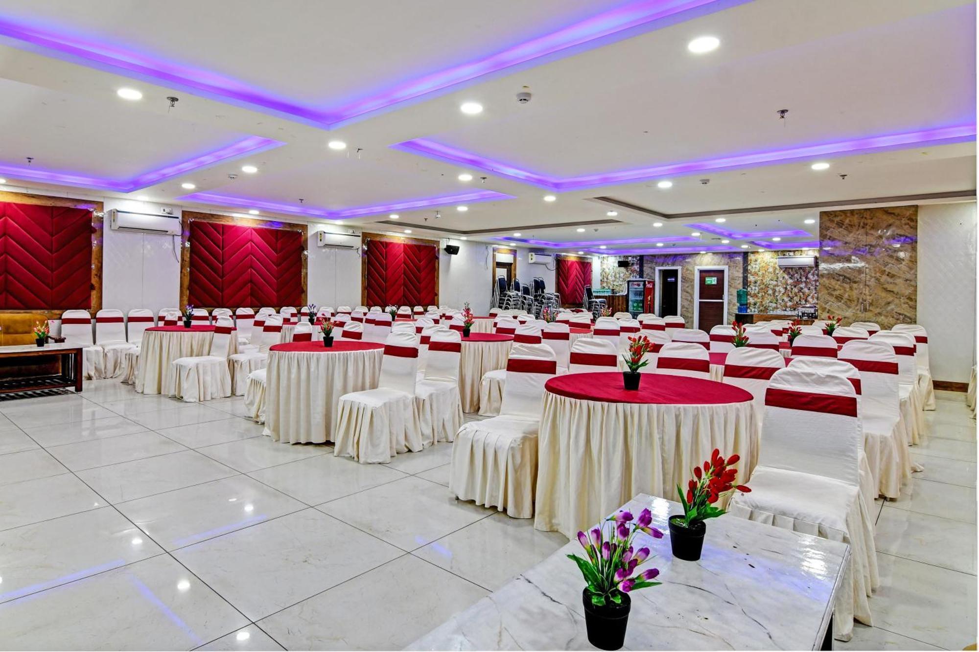 迪卡 Townhouse The Grand Touch & The Royal Touch酒店 外观 照片
