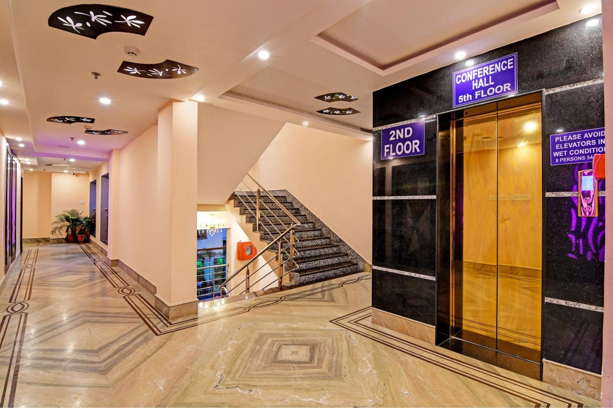迪卡 Townhouse The Grand Touch & The Royal Touch酒店 外观 照片